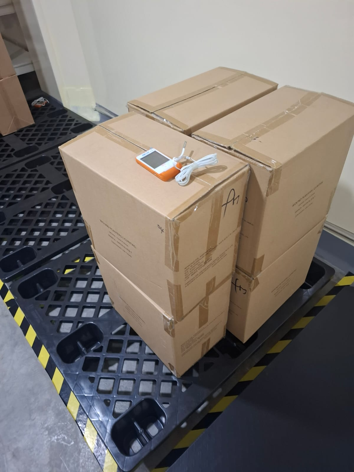 El mapeo térmico de almacenes tiene como finalidad demostrar, con ayuda de dataloggers, que las áreas de almacenamiento mantienen la temperatura y humedad requeridas para preservar la estabilidad de los productos farmacéuticos.